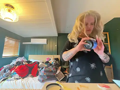 Snapshot of tatted-bitty chatting on 02-13-25, 06:16 tatted-bitty online show from 02-13-25, 06:16