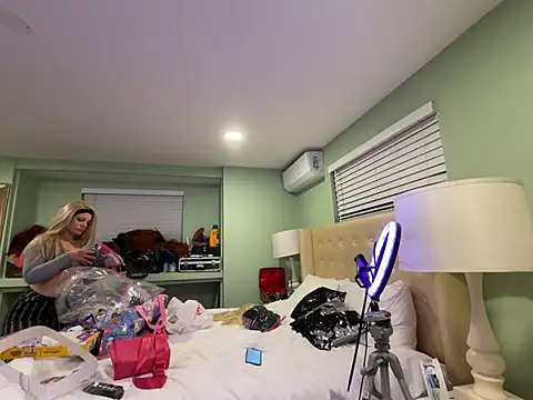 Snapshot of tatted-bitty chatting on 03-21-25, 03:01 tatted-bitty online show from 03-21-25, 03:01