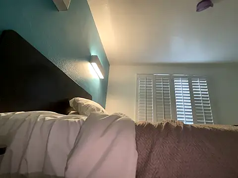 Snapshot of tatted-bitty chatting on 10-03-25, 01:02 tatted-bitty online show from 10-03-25, 01:02