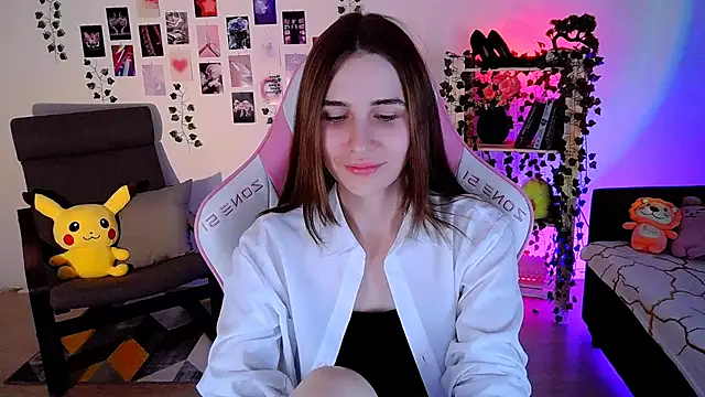 Snapshot of AliceCharmy chatting on 12-10-24, 03:33 AliceCharmy online show from 12-10-24, 03:33