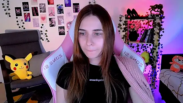 Snapshot of AliceCharmy chatting on 12-11-24, 02:00 AliceCharmy online show from 12-11-24, 02:00