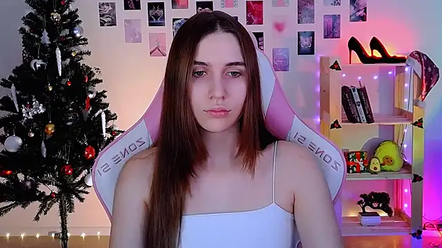 Snapshot of AliceCharmy chatting on 12-16-24, 01:32 AliceCharmy online show from 12-16-24, 01:32