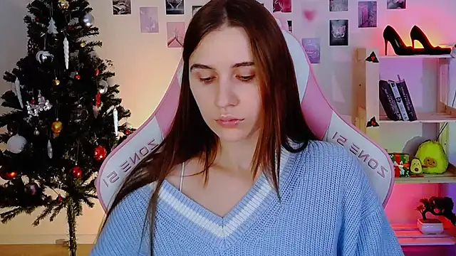 Snapshot of AliceCharmy chatting on 12-19-24, 12:01 AliceCharmy online show from 12-19-24, 12:01