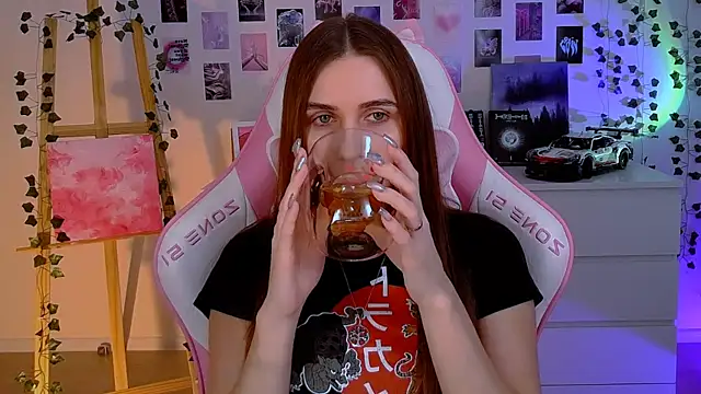 Snapshot of AliceCharmy chatting on 02-05-25, 10:08 AliceCharmy online show from 02-05-25, 10:08