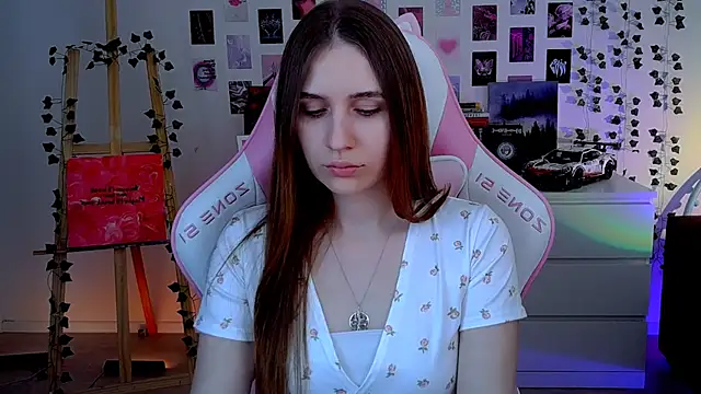 Snapshot of AliceCharmy chatting on 09-17-25, 11:12 AliceCharmy online show from 09-17-25, 11:12