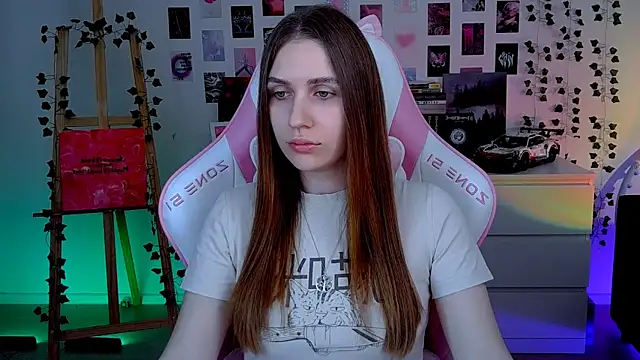 Snapshot of AliceCharmy chatting on 10-07-25, 06:54 AliceCharmy online show from 10-07-25, 06:54