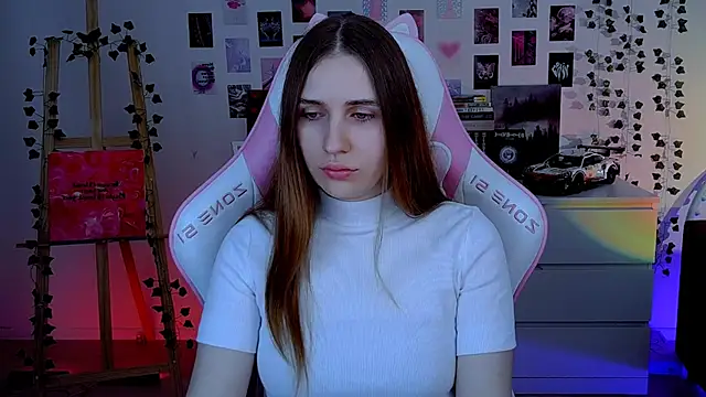 Snapshot of AliceCharmy chatting on 10-17-25, 06:27 AliceCharmy online show from 10-17-25, 06:27