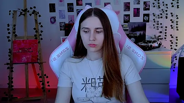 Snapshot of AliceCharmy chatting on 10-19-25, 06:25 AliceCharmy online show from 10-19-25, 06:25