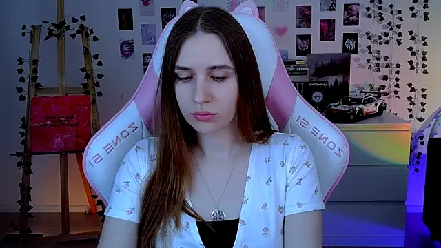 Snapshot of AliceCharmy chatting on 10-20-25, 05:30 AliceCharmy online show from 10-20-25, 05:30