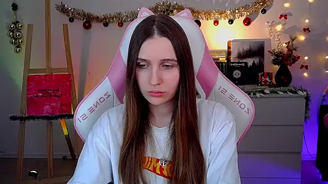 Snapshot of AliceCharmy chatting on 12-21-25, 10:44 AliceCharmy online show from 12-21-25, 10:44