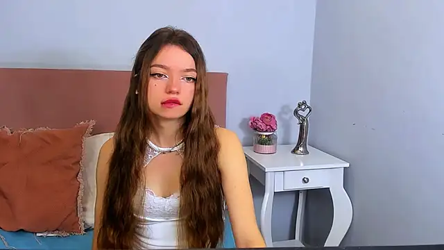 GraceLips online show from 03-10-25, 06:38