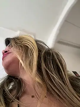 Snapshot of melanny10 chatting on 12-21-24, 01:42 melanny10 online show from 12-21-24, 01:42