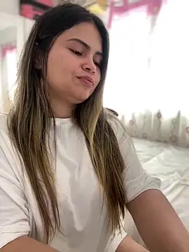 Snapshot of melanny10 chatting on 03-21-25, 08:39 melanny10 online show from 03-21-25, 08:39