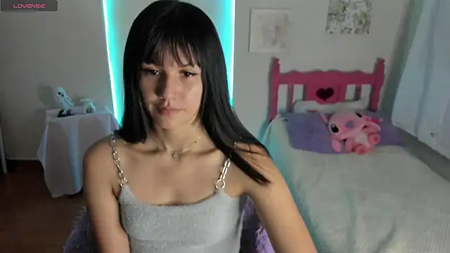 Snapshot of cute_roxy chatting on 12-11-24, 11:43 cute roxy online show from 12-11-24, 11:43