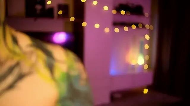 Snapshot of AcidPie chatting on 12-18-24, 11:30 AcidPie online show from 12-18-24, 11:30