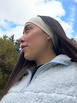 emiliasommer online show from 10-28-25, 01:25