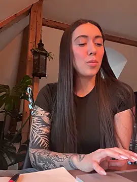 emiliasommer online show from 12-04-25, 03:10