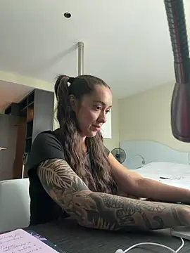 emiliasommer online show from 06-17-26, 12:29