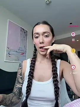 emiliasommer online show from 06-19-26, 03:49