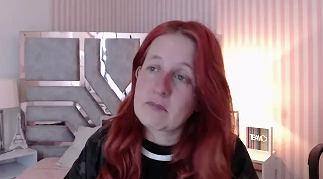 Snapshot of ViioletaMora chatting on 03-10-25, 08:01 ViioletaMora online show from 03-10-25, 08:01