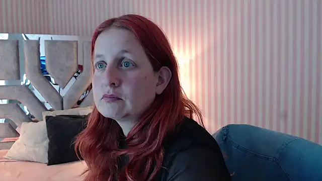 Snapshot of ViioletaMora chatting on 03-12-25, 01:47 ViioletaMora online show from 03-12-25, 01:47