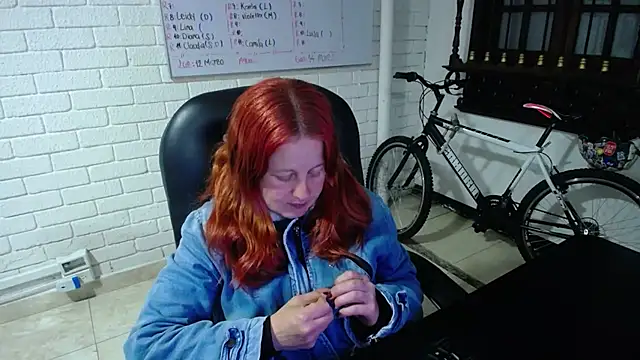 Snapshot of ViioletaMora chatting on 03-12-25, 05:02 ViioletaMora online show from 03-12-25, 05:02