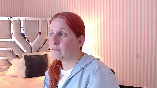 Snapshot of ViioletaMora chatting on 03-12-25, 08:20 ViioletaMora online show from 03-12-25, 08:20