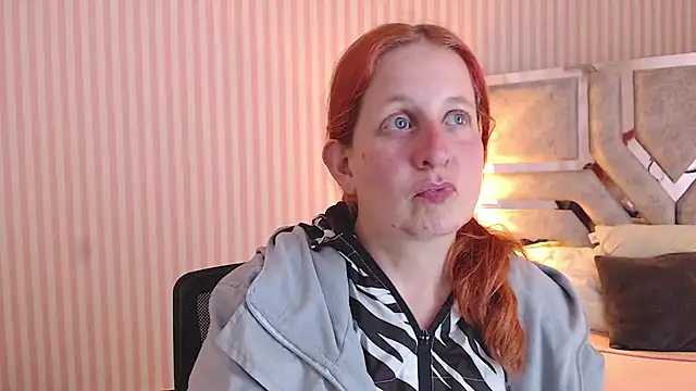 Snapshot of ViioletaMora chatting on 03-15-25, 10:22 ViioletaMora online show from 03-15-25, 10:22