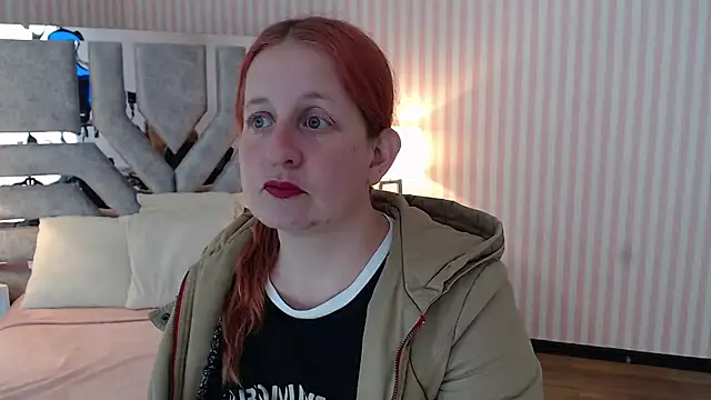 Snapshot of ViioletaMora chatting on 03-17-25, 08:19 ViioletaMora online show from 03-17-25, 08:19