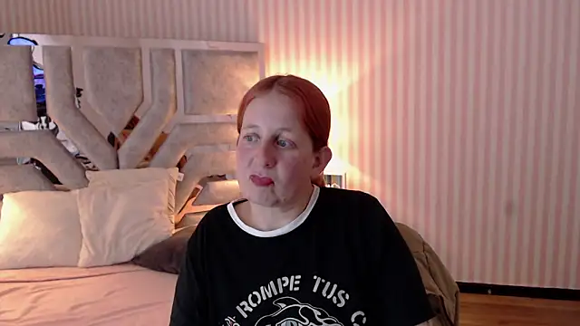 Snapshot of ViioletaMora chatting on 03-17-25, 11:21 ViioletaMora online show from 03-17-25, 11:21