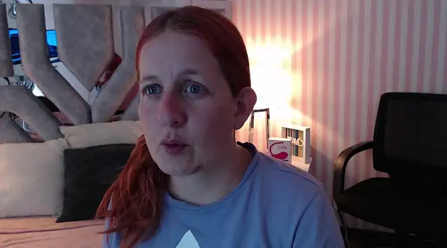 Snapshot of ViioletaMora chatting on 03-19-25, 08:00 ViioletaMora online show from 03-19-25, 08:00