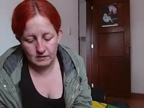 Snapshot of ViioletaMora chatting on 09-17-25, 06:31 ViioletaMora online show from 09-17-25, 06:31