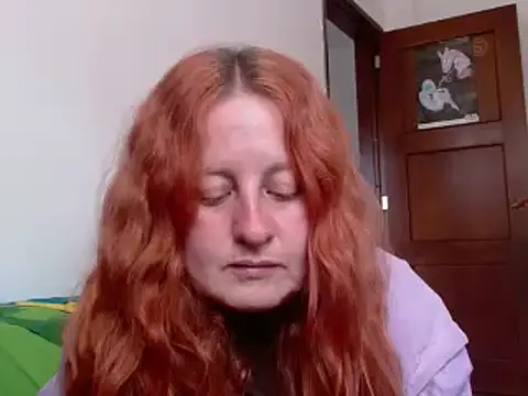 Snapshot of ViioletaMora chatting on 10-15-25, 07:25 ViioletaMora online show from 10-15-25, 07:25