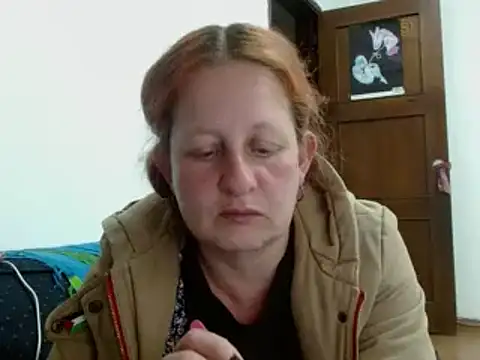 Snapshot of ViioletaMora chatting on 10-17-25, 06:16 ViioletaMora online show from 10-17-25, 06:16