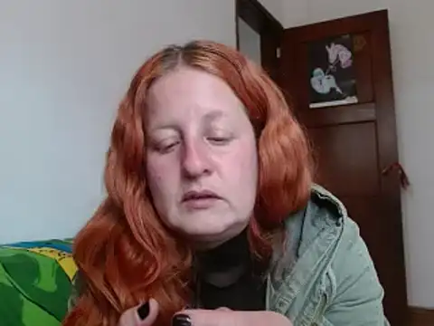 Snapshot of ViioletaMora chatting on 10-18-25, 08:42 ViioletaMora online show from 10-18-25, 08:42