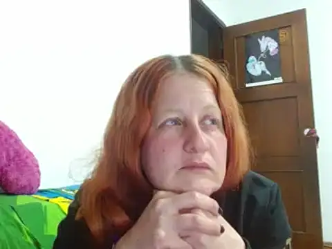 Snapshot of ViioletaMora chatting on 10-20-25, 02:23 ViioletaMora online show from 10-20-25, 02:23