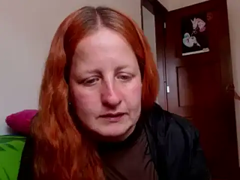 Snapshot of ViioletaMora chatting on 10-28-25, 06:43 ViioletaMora online show from 10-28-25, 06:43