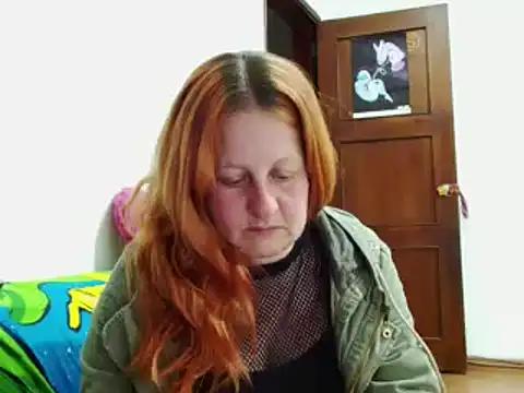 Snapshot of ViioletaMora chatting on 11-06-25, 05:52 ViioletaMora online show from 11-06-25, 05:52