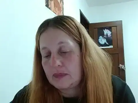 Snapshot of ViioletaMora chatting on 12-23-25, 06:11 ViioletaMora online show from 12-23-25, 06:11