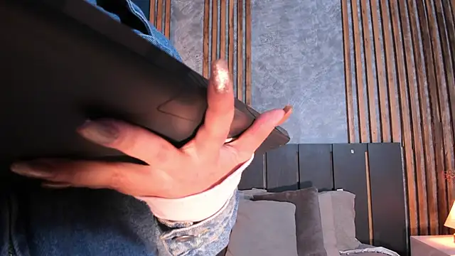 Hannah Borbon online show from 03-14-25, 05:05