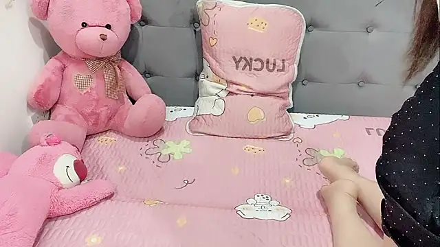 Funikio online show from 10-22-25, 01:06