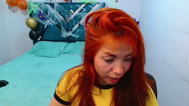 Aylinn diaz online show from 10-28-25, 01:14