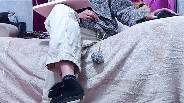 AyshaScott online show from 04-22-26, 01:01