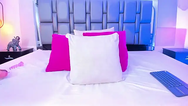 Emily Gil1 online show from 03-21-25, 01:34