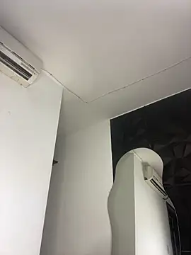 Snapshot of Ema_azel chatting on 12-20-24, 01:43 Ema azel online show from 12-20-24, 01:43