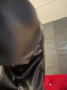 Snapshot of Ema_azel chatting on 12-20-24, 04:46 Ema azel online show from 12-20-24, 04:46