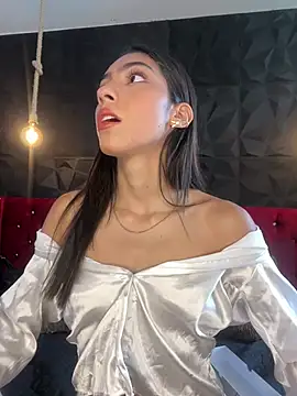 Snapshot of Ema_azel chatting on 02-14-25, 01:40 Ema azel online show from 02-14-25, 01:40