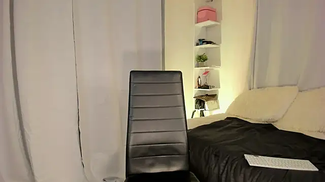 Snapshot of cami_cruzz chatting on 07-07-26, 08:35 cami cruzz online show from 07-07-26, 08:35