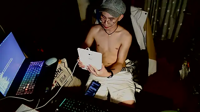 Moby Yik online show from 05-12-26, 05:54