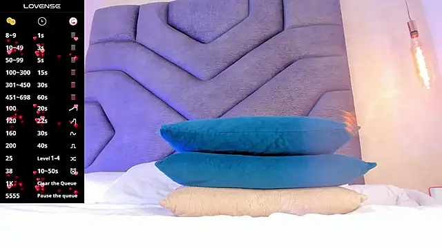 AilishBenson online show from 10-30-25, 08:42